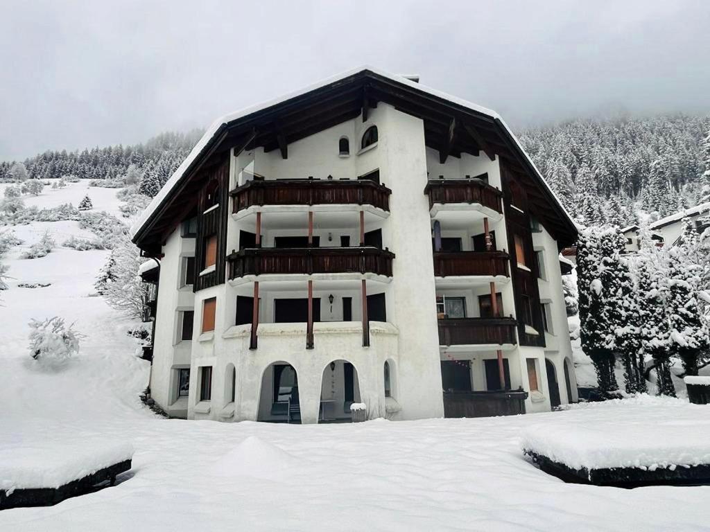 Cadras Apartment Tinzen Bagian luar foto